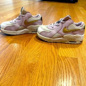 Excellent condition Toddler Nike sneakers side 10